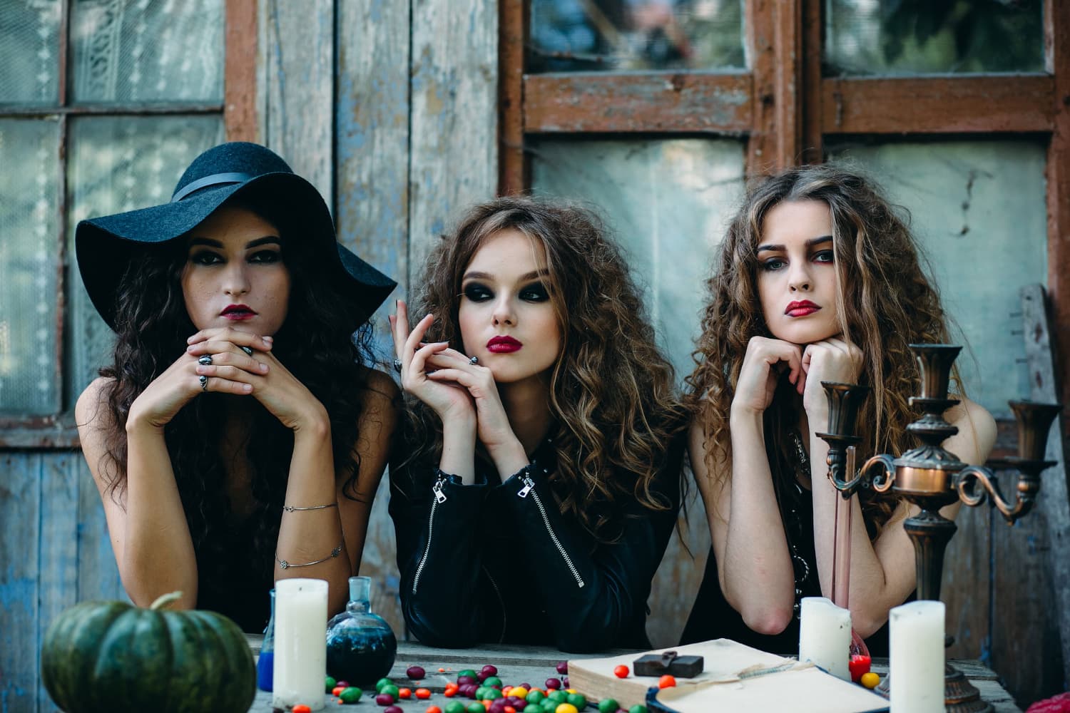 2025’in En Karanlık Makyaj Trendi Geri Döndü: Gotik Makyaj Nasıl Yapılır?