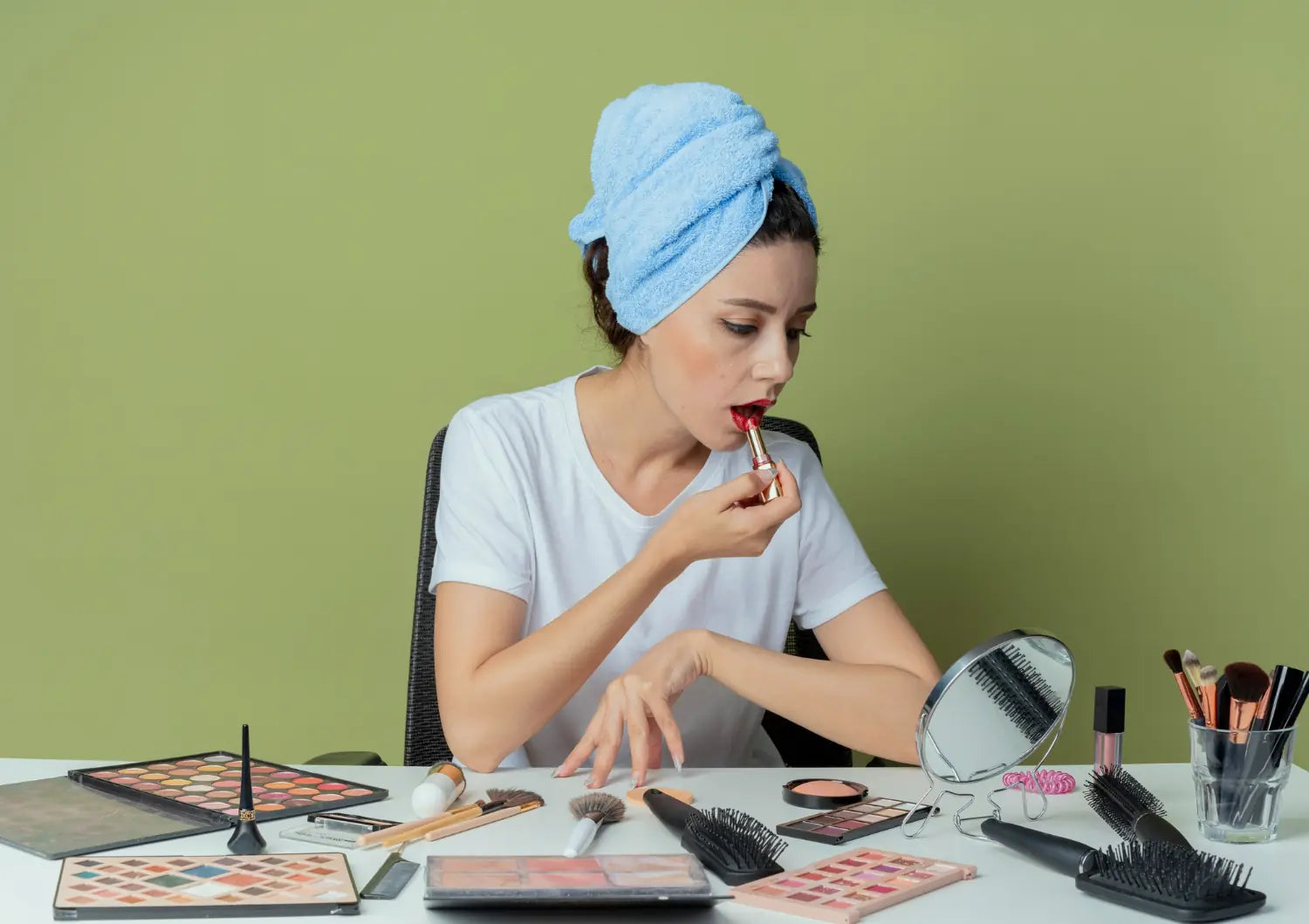Project Pan (Hit the Pan) Nedir? Makyaj Dünyasında Neden Bu Kadar Popüler Oldu?