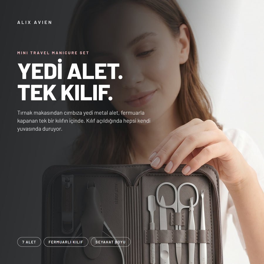 Mini Travel Manicure Set - Tırnak makasından cımbıza yedi metal alet, fermuarla kapanan tek bir kılıfın içinde. Kılıf açıldığında hepsi kendi yuvasında duruyor.