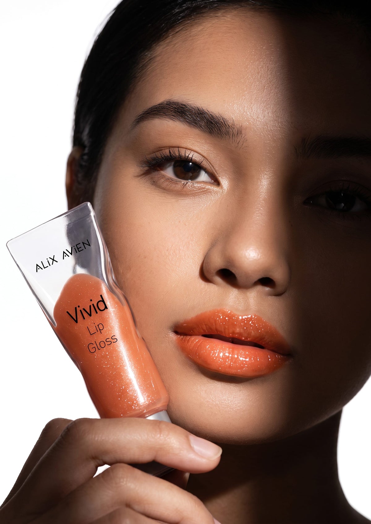 Vivid Lip Gloss | 5 Ton, Cam Gibi Parlak Bitiş