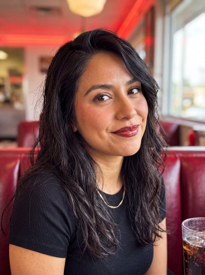 Cherry Cola makyajı, Alix Avien