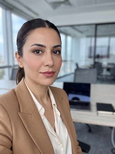 Ofis Günü makyajı, Alix Avien